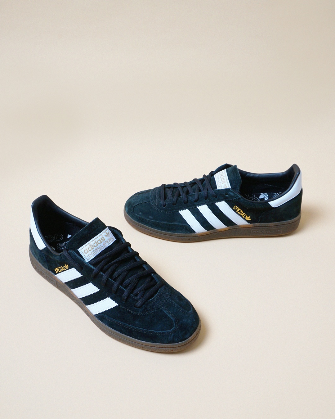 Кроссовки унисекс adidas Originals Handball Spezial Black/Cloud White/Gum  купить в Перми в интернет-магазине FRIDAY