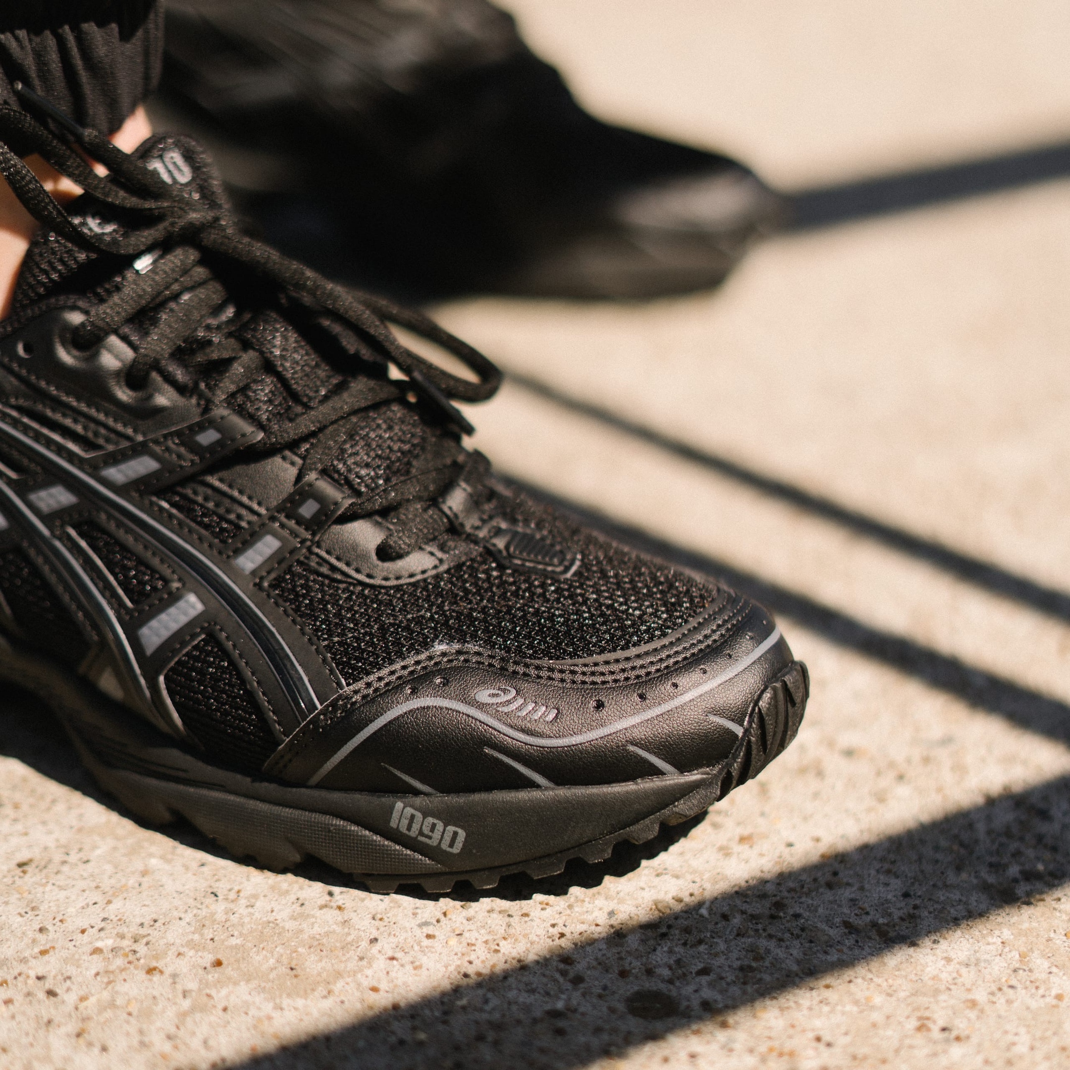 asics gel 1090 black