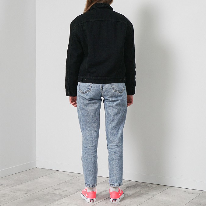 Куртка джинсовая женская Levi's Ex-Boyfriend Sherpa Trucker Jacket Yes Black