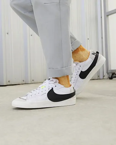 Nike blazer low oversized hot sale swoosh